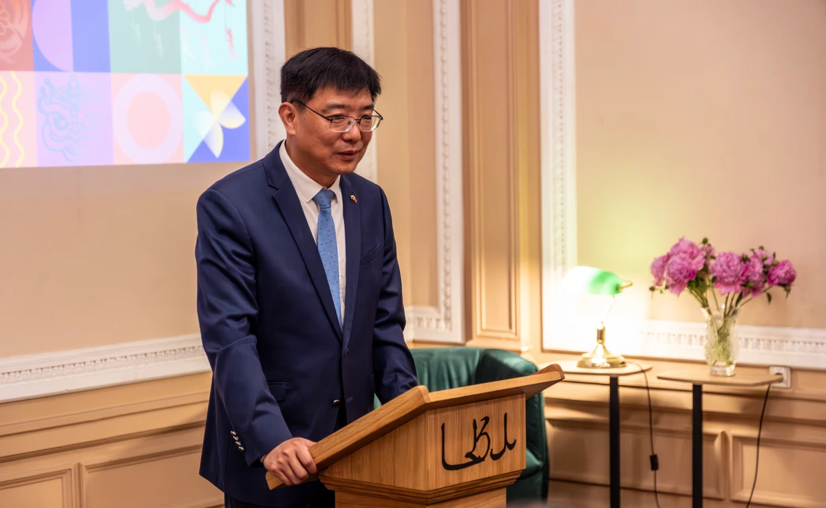 <p>Советник‑посланник по&nbsp;культуре Посольства КНР в&nbsp;России, директор Китайского культурного центра в&nbsp;Москве господин <strong>Фэн Литао</strong></p><p>Фото: Китайский культурный центр в&nbsp;Москве</p>