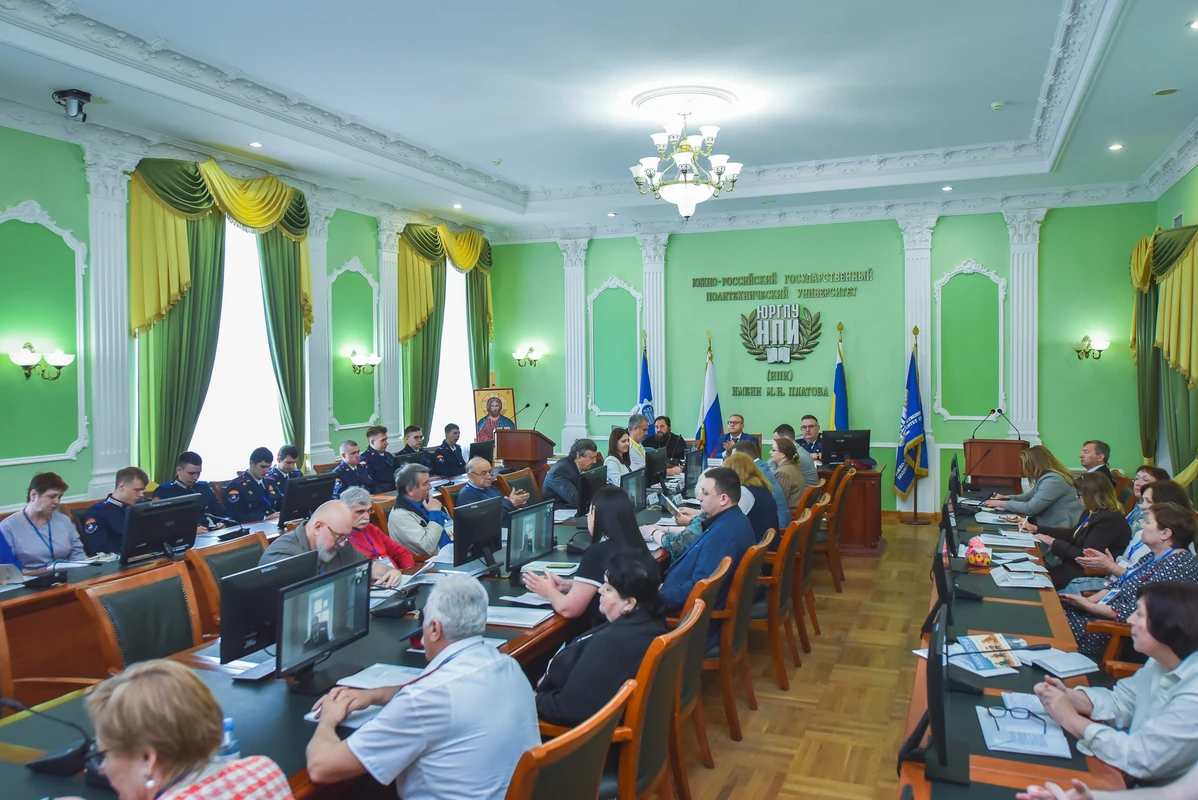 <p>Пленарное заседание IV Международной научно‑практической конференции «Казачество на страже рубежей Отечества»<br>Фото: ЮРГПУ (НПИ)</p>