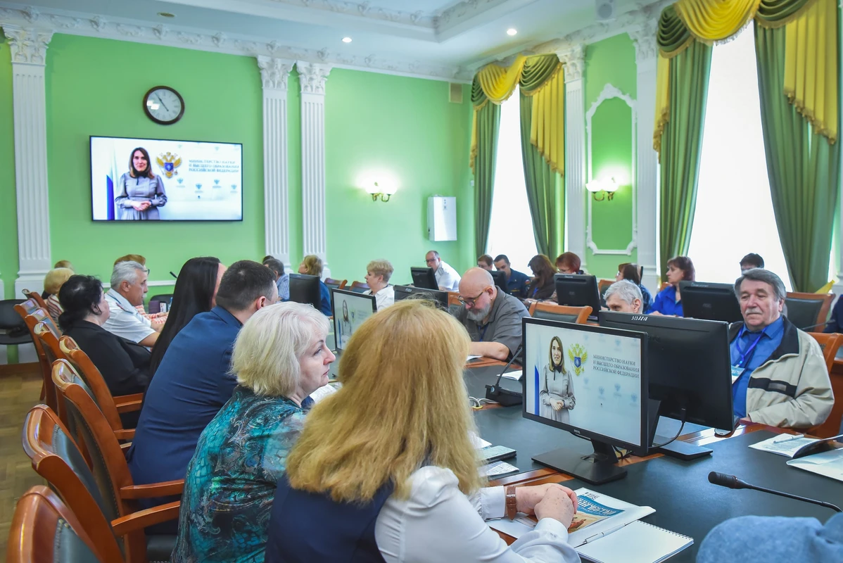 <p>Видеоприветствие заместителя министра науки и высшего образования Российской Федерации <strong>Ольги Петровой</strong></p><p>Фото: ЮРГПУ (НПИ)</p>