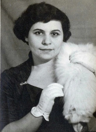 <p>Надежда Симонян<br>Источник фото: <a class="text-blue-600 underline hover:text-blue-800 link" href="https://www.classicalmusicnews.ru/articles/nadezhda-simonyan-100/?utm_medium=organic&utm_source=yandexsmartcamera" target="_blank" data-type="link">Classical music news</a></p>
