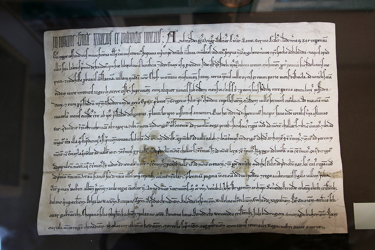 Факсимиле грамоты, привилегии венгерского короля Андреаса II. Для деревни Хоф. 1208 год 