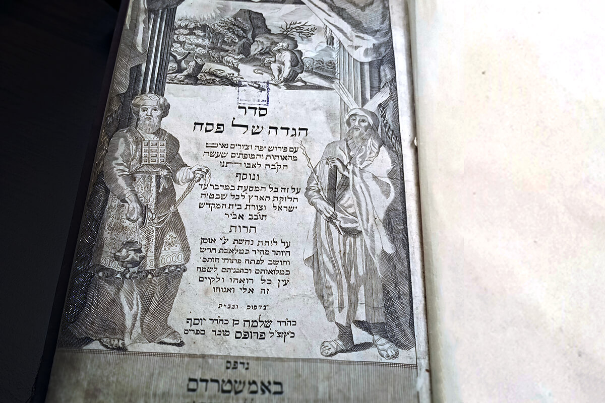 Гравюры Авраама бен Яакова во&nbsp;втором издании Агады.&nbsp;1712 год