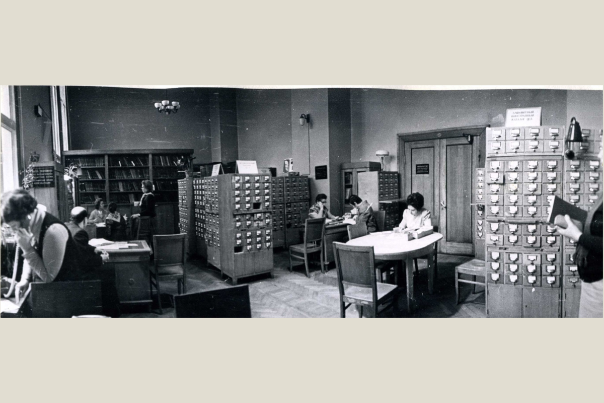 В 1946 году справочно-библиографический подотдел НБО был реорганизован в самостоятельный отдел справочно-библиографической и информационной работы.